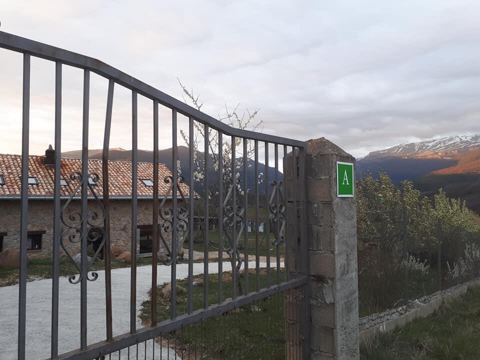 Albergue A'Noguera Castiello de Jaca Exterior foto